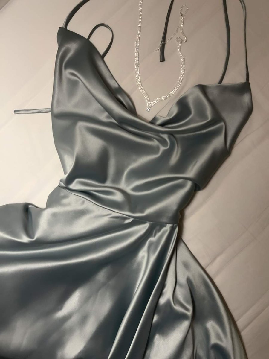 Cyranoob's tweet photo. Silk dress https://t.co/361oWIaHyG
