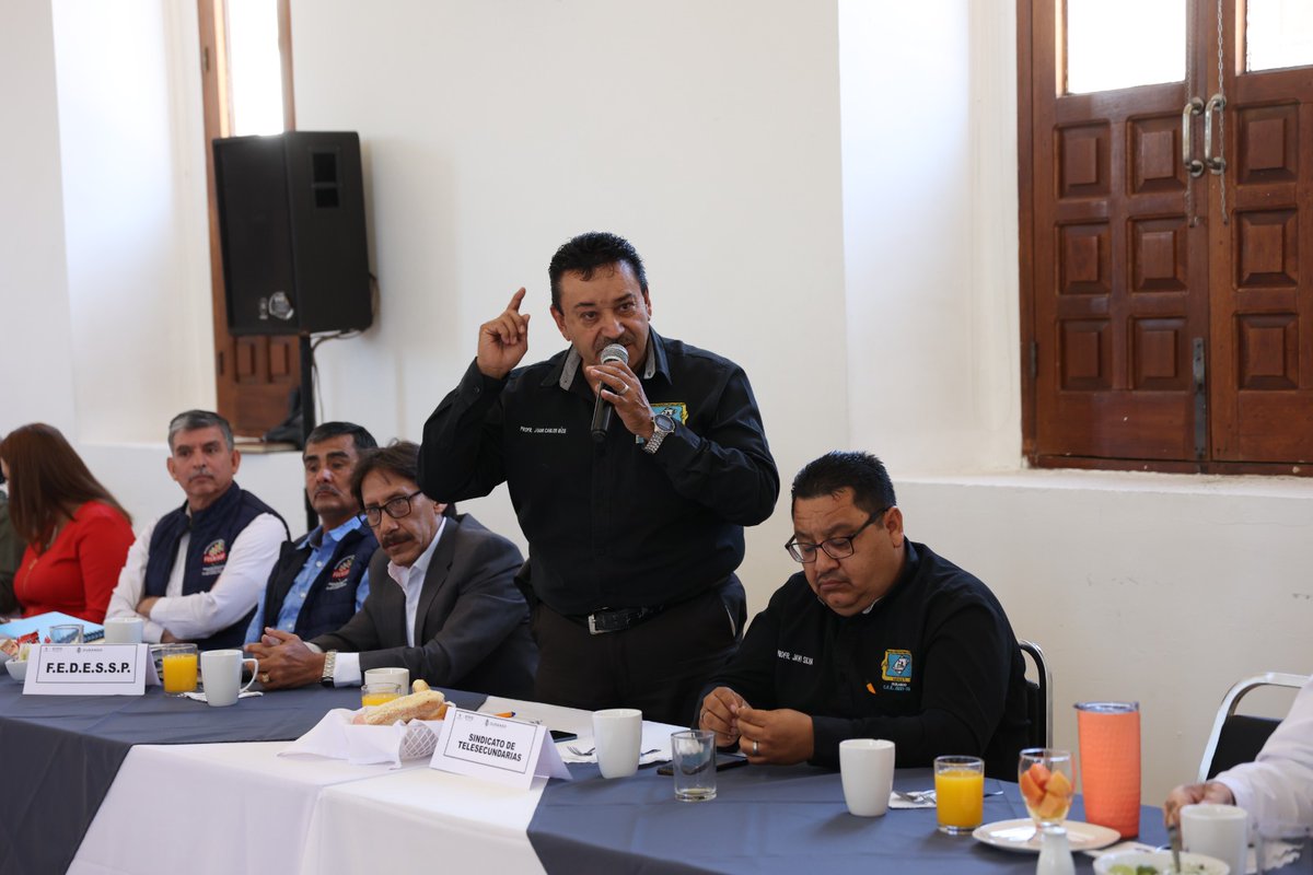 stypsdgo's tweet photo. Mismo que a decir de los líderes sindicales se procurará en todo momento el orden y la libre demanda de sus necesidades. Por un #TrabajoDigno un #TrabajoConValor https://t.co/9uHDdXCPE3