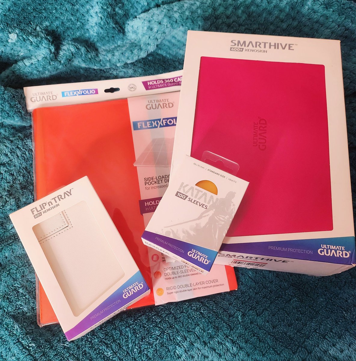 peachypop_cos's tweet photo. What better to beat the post-con blues than a giveaway of some awesome @UltimateGuard accessories?? ✨
How to enter: 
🍑 Follow meeee! 
♥️ Like&amp;Retweet this post! 
💬 Bonus: Show me your best MOM pulls in the comments~ 
Will pick a winner on April 25th! https://t.co/Md9WqrXbEa