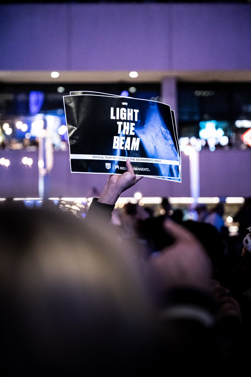 mattfraser_9's tweet photo. Another electric atmosphere outside @Golden1Center after the @SacramentoKings took Game 2.

#BeamTeam x #FeelTheRoar https://t.co/sPgPCLidSP
