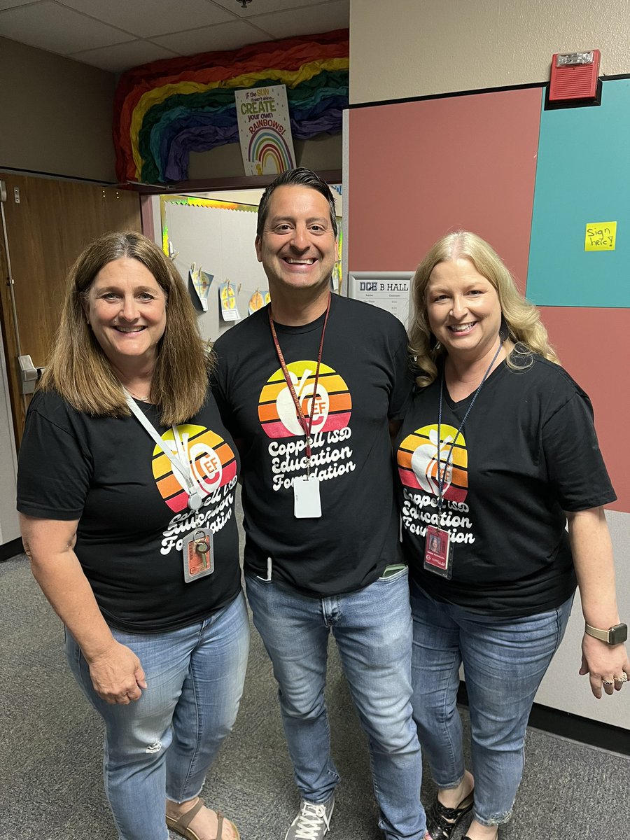 Sporting the look and the <a href="/coppellisdef/">Coppell ISD Education Foundation</a> shirt here @DCEtrailblazers <a href="/chrisgollner/">Chris Gollner</a> @McfarlingVonda