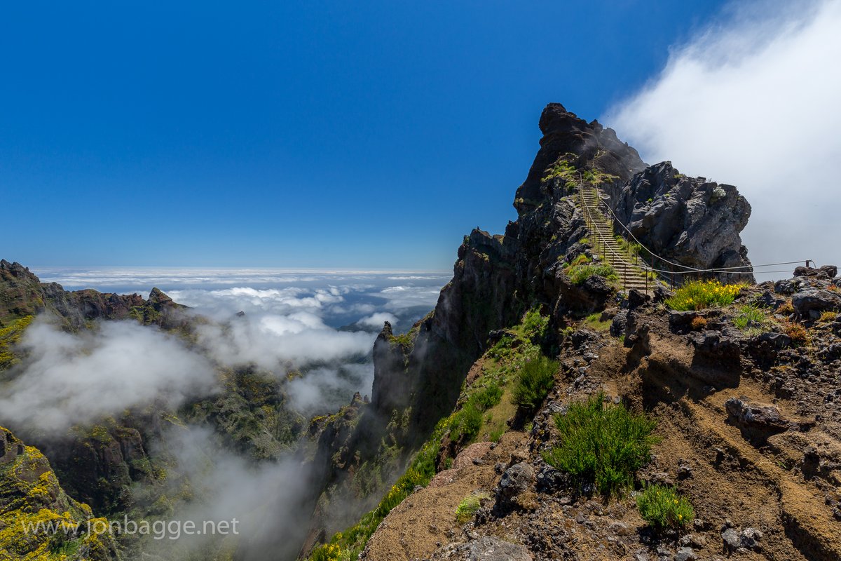 bagge_jon's tweet photo. Need to get back to #Madeira soon. #hiking #picodoarieiro https://t.co/qVzUraSFcd