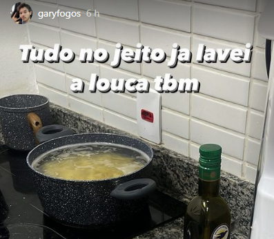 tinha umas 4 dm perguntando se o gary tinha me dado banho, não entendi nada, quando eu olhei os stories dele