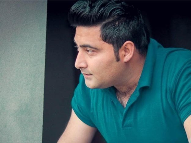KhadijaKhan__'s tweet image. #MashalKhan was not only a fellow Pakistani, but he was also a fellow #Humanist.

He raised his voice to amplify the concerns which are plaguing Pakistani society.

He once wrote on his FB wall, “Hide History and Hate Hindus. This is what we are taught in Schools… #Pathetic”.