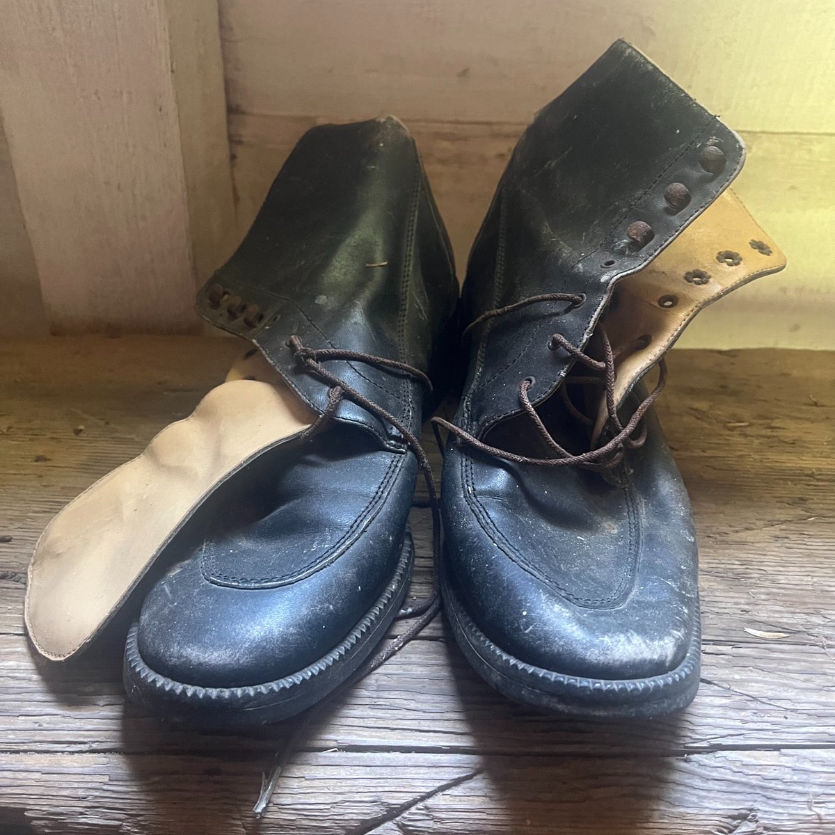 It’s #nationalfeetweek and we are highlighting two of our artifacts, a shoe last and pair of shoes. Enslaved people at Somerset were given a pair of shoes, but they used shoe lasts to repair them. Often enslaved persons had to replace the soles of their shoes as a result of wear.