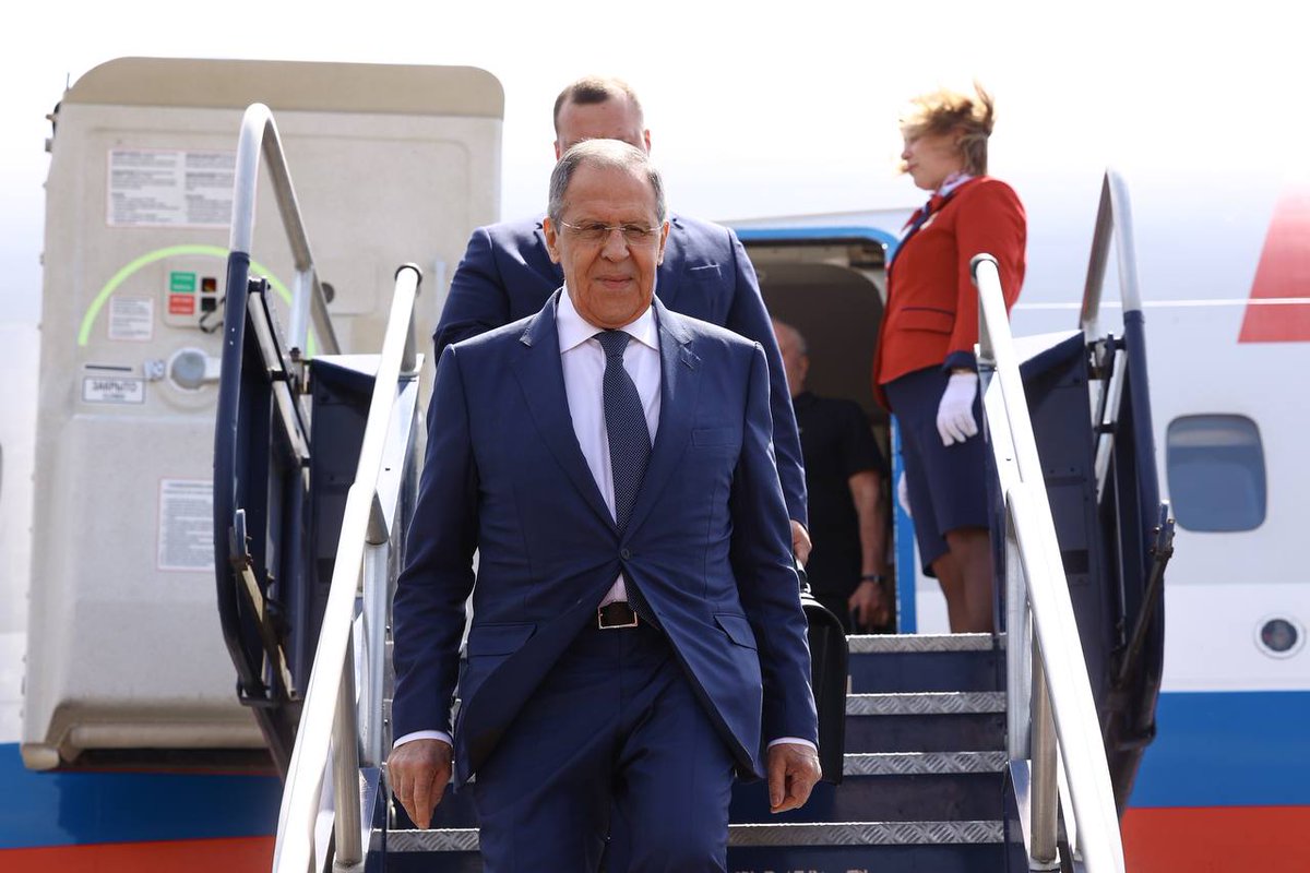 mae_rusia's tweet photo. 🇷🇺🇻🇪 El Ministro de Asuntos Exteriores de Rusia, Serguéi Lavrov, ha llegado este martes a Venezuela, el segundo destino de su gira por América Latina, que se lleva a cabo del 17 al 21 de abril.

📍 Caracas, 18 de abril

#RusiaVenezuela https://t.co/JEJNkWpF2U