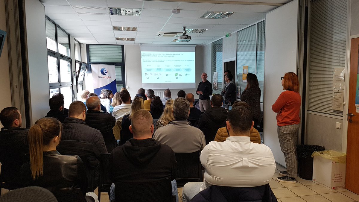 #avecpoleemploi #gravelines : 1ere présentation ce jour à 3 groupes de demandeurs d'emploi du projet de la #gigafactory #verkor et des postes à pourvoir via la #mrs (Méthode de Recrutement par Simulation). Une réussite ! ✔
@LafayeLaure <a href="/eric_descheyer/">Eric Descheyer</a> @SophiePalisse @VerkorSA