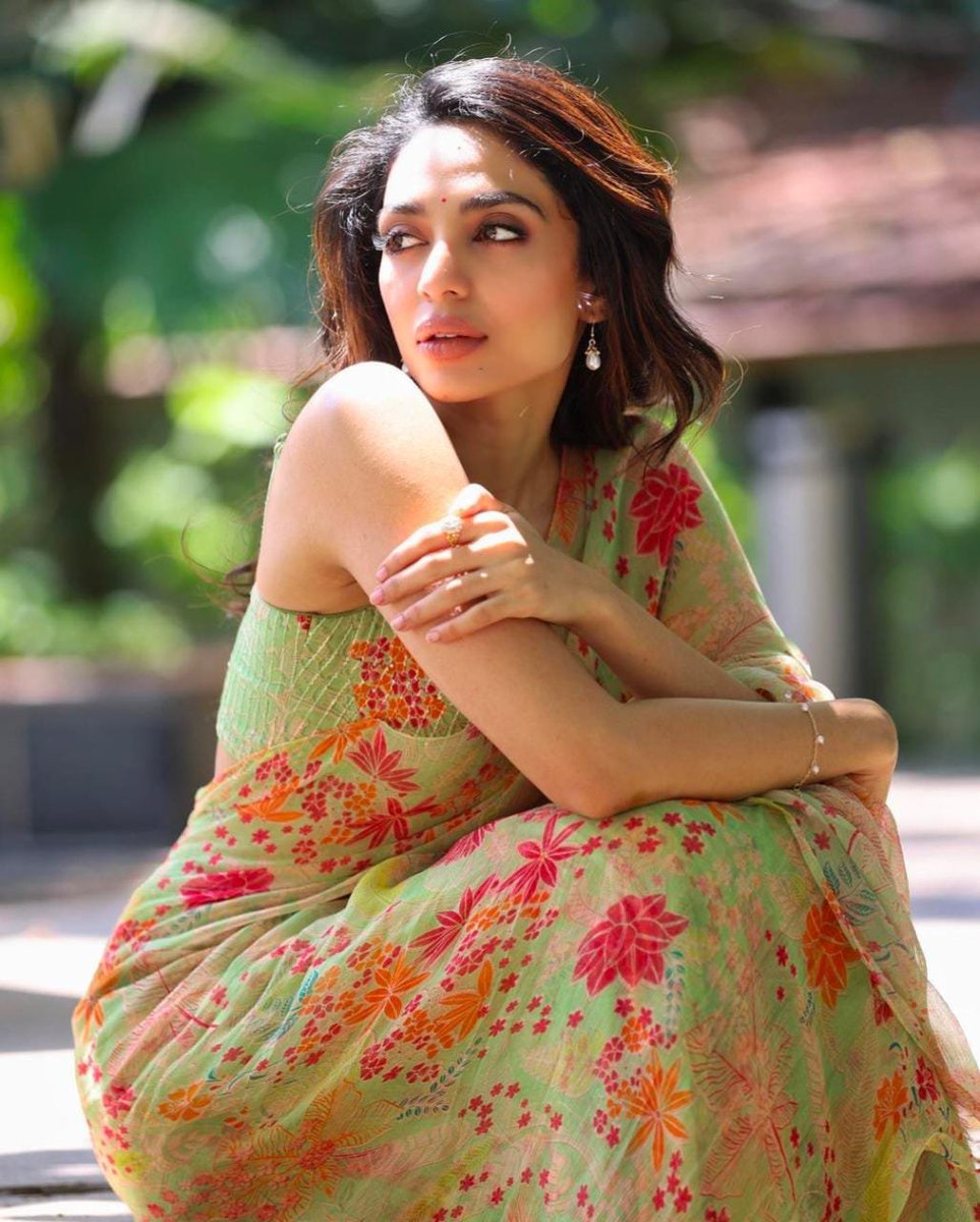 Sobhita Dhulipala on Twitter: "🌻💚"