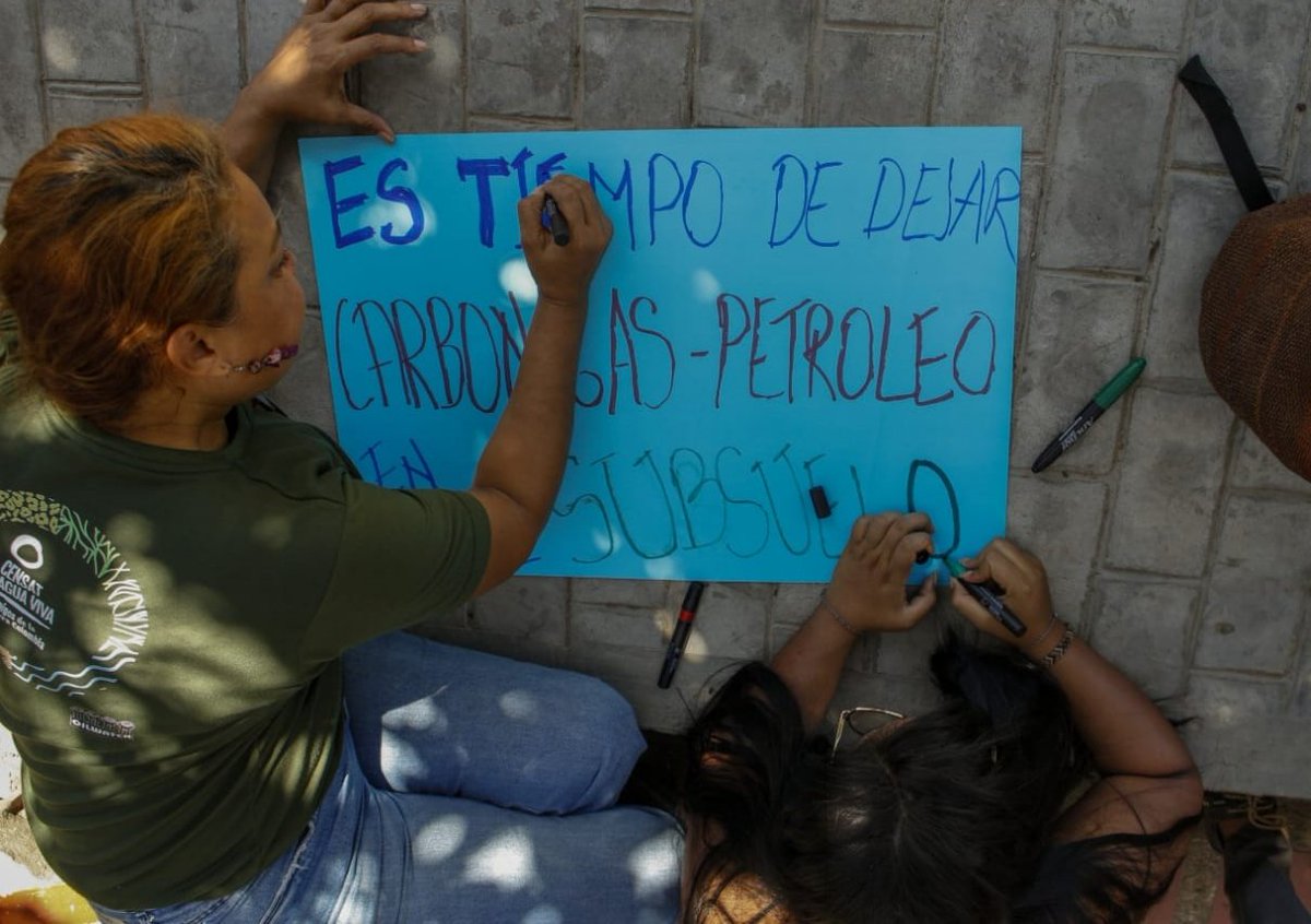 toxiclxrry___'s tweet photo. La explotación de Yacimientos No Convencionales es un modelo neo-extractivista que arrasa con las economías locales, destruye la naturaleza y despoja a las comunidades de sus territorios. 

#SinFrackingYsinYNC #ProhibanGasEnMantosDeCarbon https://t.co/Tozkku8gF5