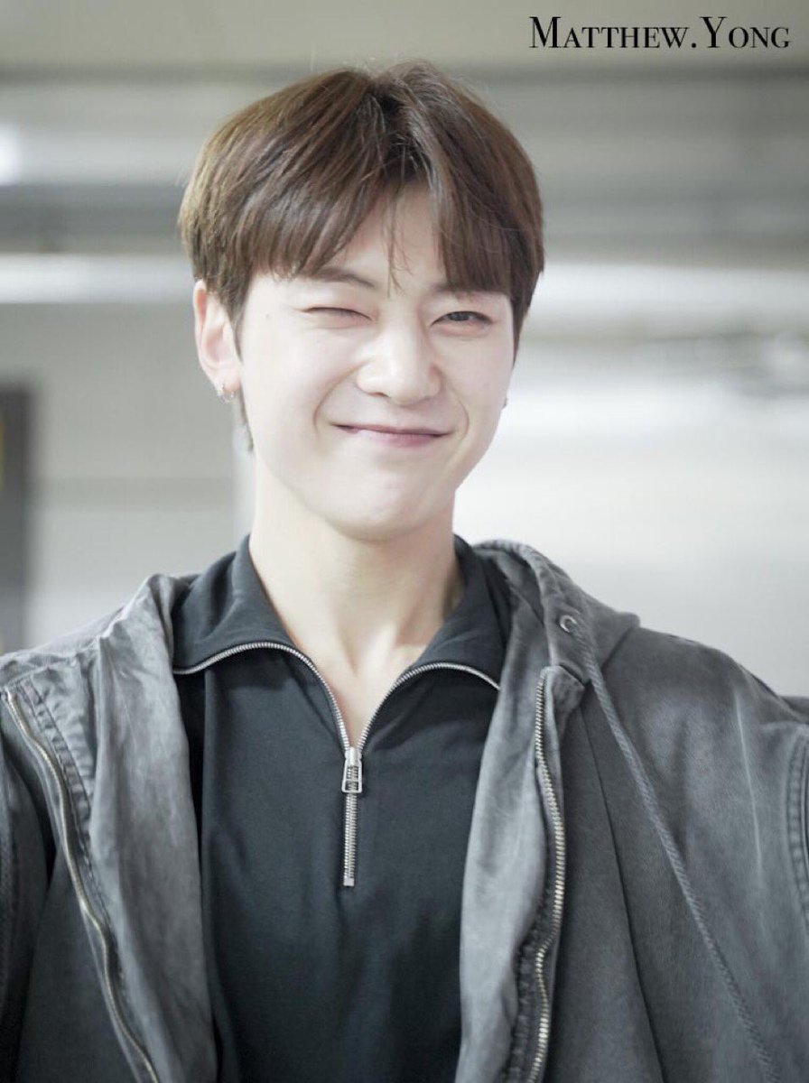 spdrfox's tweet image. he got me at “grrrllll” but here’s one of my fav pics of him 🥺 #OnlyForMATTHEW