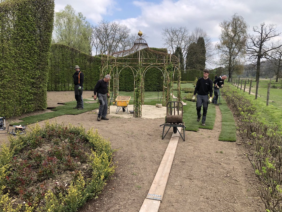 COostwegel's tweet photo. In één dag een prachtig nieuw gazon in de rozentuin @Sint_Gerlach #Ingendael #Geuldal . https://t.co/LyvECCa3Be
