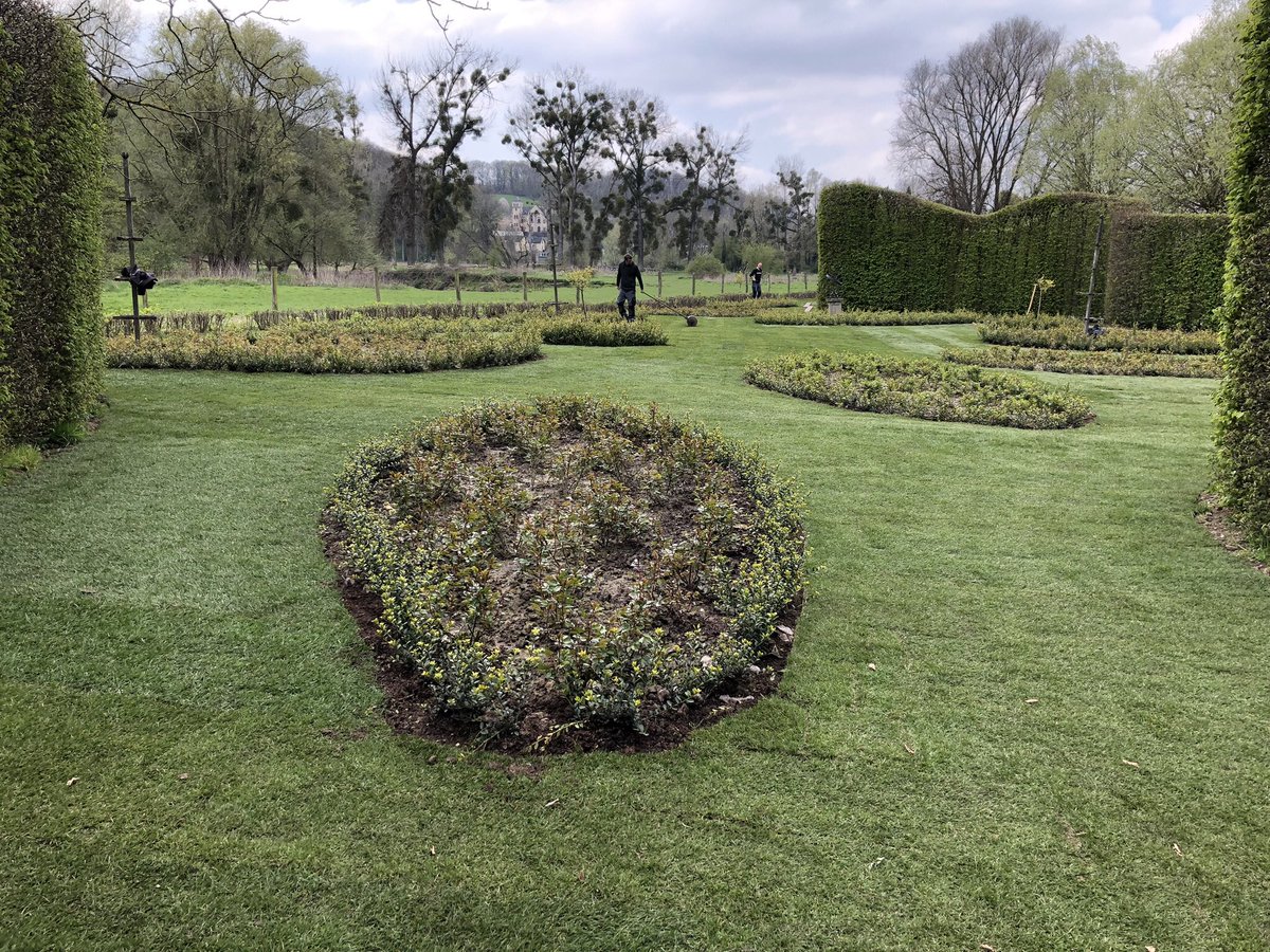 COostwegel's tweet photo. In één dag een prachtig nieuw gazon in de rozentuin @Sint_Gerlach #Ingendael #Geuldal . https://t.co/LyvECCa3Be