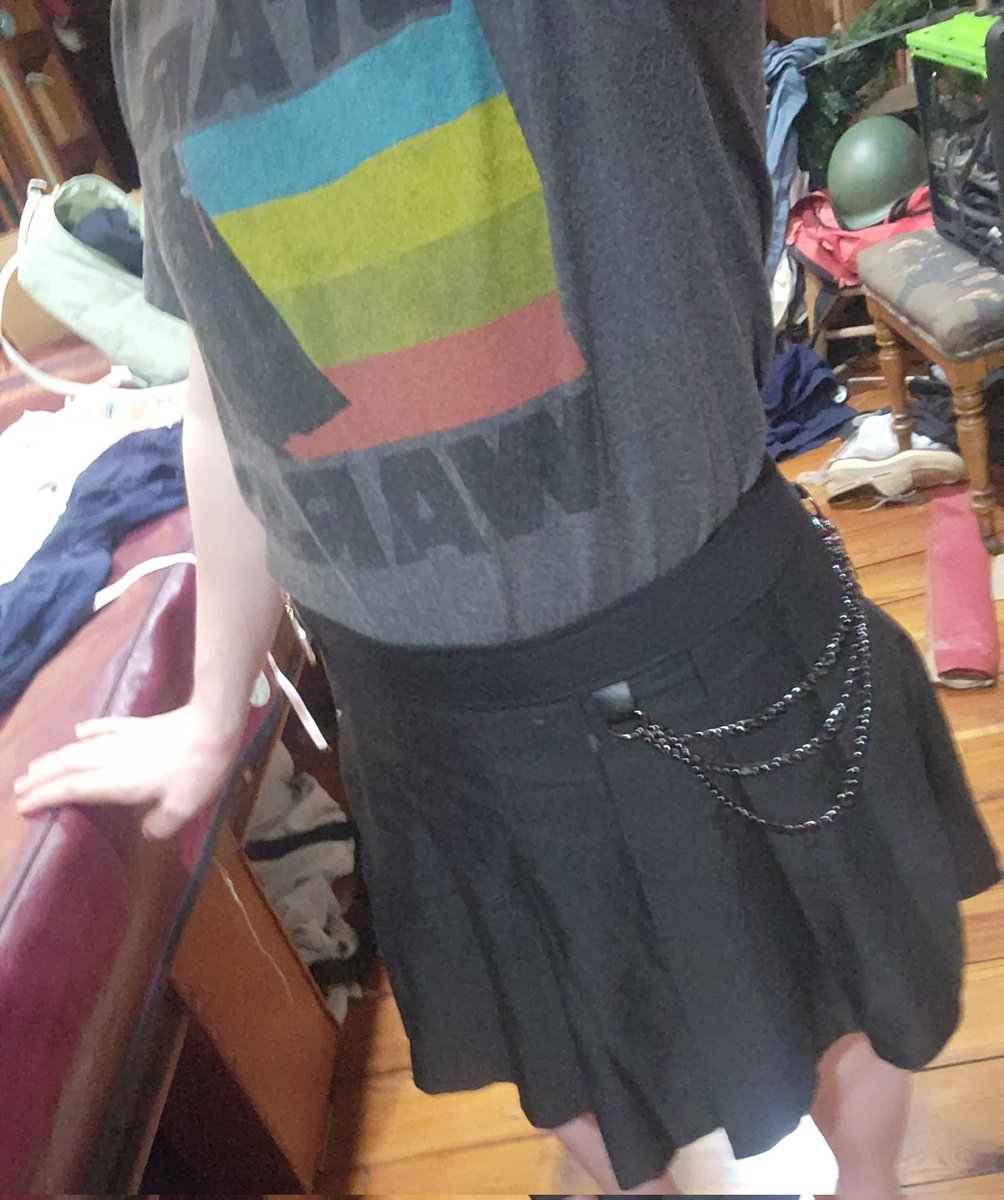 Lionmaneworkshp's tweet photo. hells yeah~ its skirt time boys https://t.co/kyDDlopyyc