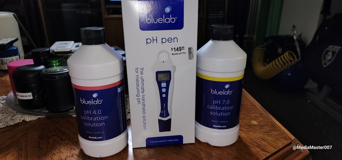 MediaMaster007's tweet photo. Today I had to go to my favorite store, Indoor Farmer and bite the bullet and buy a new pH pen right away because my existing pen gave up the ghost and I couldn't even water last night #bluelab , #growyourown https://t.co/yaspGZpDQ0