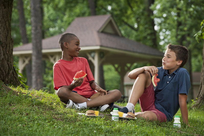 Our summer meal programs reduce food and nutrition insecurity and help ensure kids are healthy and ready to learn when they return to school in the fall. Learn more about summer meals here bit.ly/3L9rd1e #HealthyKids