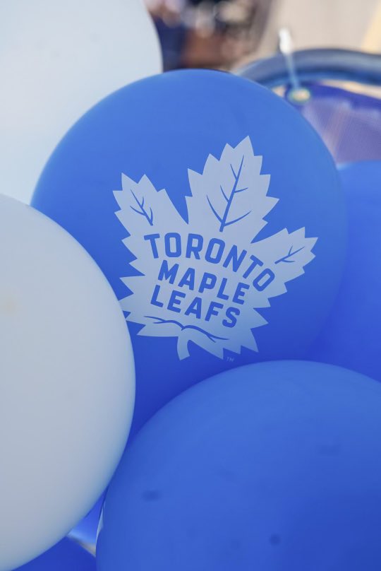 YuenRob's tweet photo. Follow @TheFordFANatic  if you aren’t already. Need to have Leafs Nation take over world and show why we bleed blue and white #FordFanPower #leafs https://t.co/9GEOkrPmbs