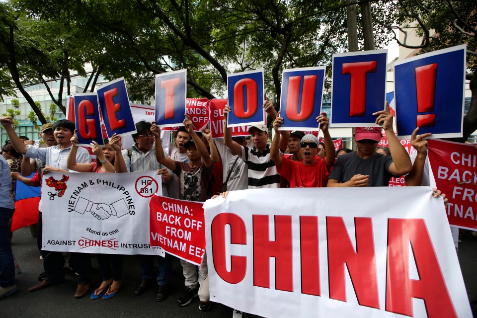 thelittlenomnom's tweet photo. @committeeonccp @chairmang @CongressmanRaja Enough is enough! Time to kick the CCP off US soil!
#WorldAgainstChinaHegemony #FuckOffCCP #ChinaGetOut #CCPTerrorism #CCP #China @committeeonccp @chairmang @SenRickScott @MarshaBlackburn @SenMarcoRubio https://t.co/e5hxjKlP76