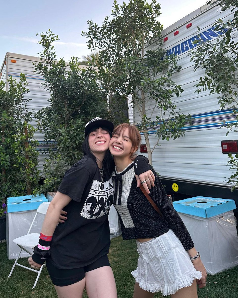 !!!! LISA AND BILLIE !!!! 

🔁 #LISA