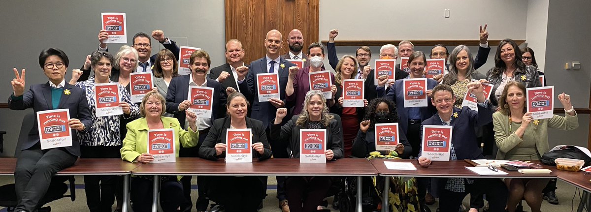 MaritStiles's tweet photo. Your @OntarioNDP Caucus are in solidarity with the 155,000 @psac_afpc now on strike alert.

We call on the federal government to reach a fair deal with these hardworking public employees. #WorkersCantWait #onpoli https://t.co/JeSyn8Cn7b