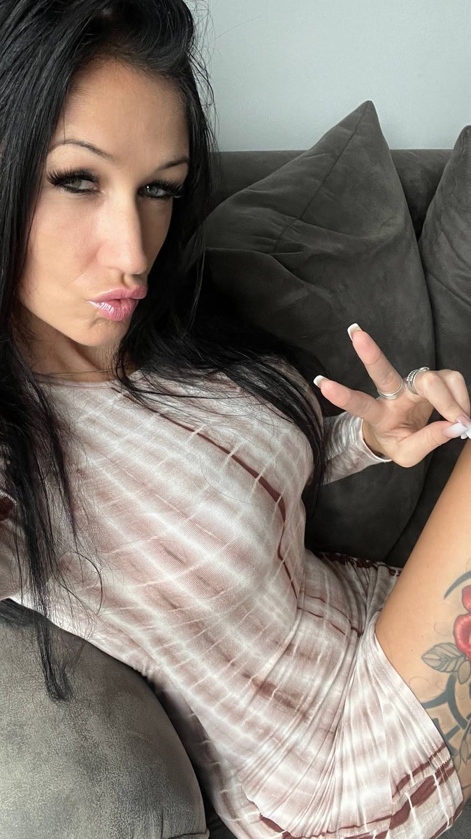 MeliDeluxe's tweet photo. Meli Deluxe - hautnah! Die neusten Videos, die heißesten Pics, direkte Nachrichten von mir. Jetzt direkt einloggen oder erstelle Dir gratis Deinen Account bei BestFans » https://t.co/uhSKwiZGud https://t.co/Ogiunc4oS1