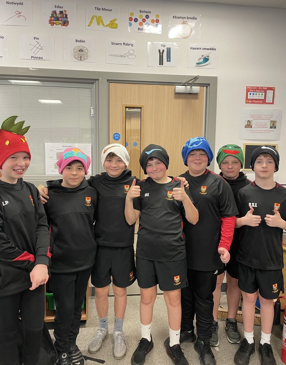 Hetiau hyfryd gan ddisgyblion 7RhB, da iawn chi 🌟<a href="/Ysgol_Strade/">Ysgol Y Strade</a>