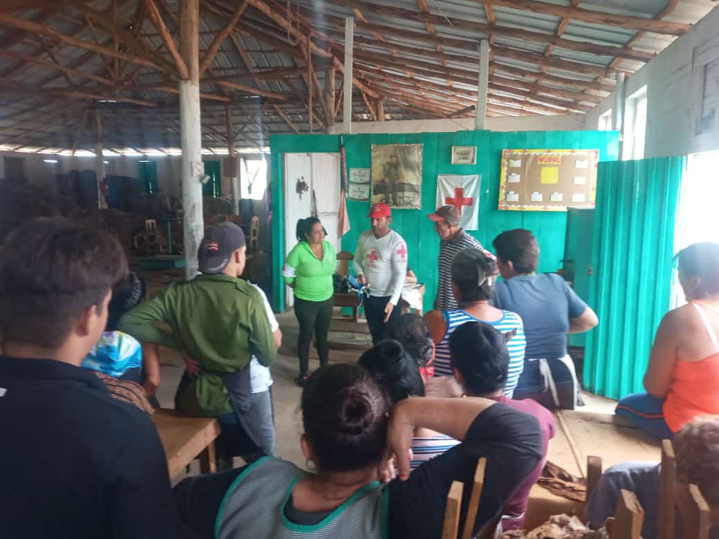 HumanityCuba's tweet photo. ✍ El municipio #Sandino, de Pinar del Río, realizó una capacitación en gestión inclusiva para #desastres a trabajadores de la escogida de tabaco. La actividad se desarrolló en el marco del proyecto #CuencaResiliente, el cual es financiado por @ECHO_LatAm https://t.co/S22AlsWGK9