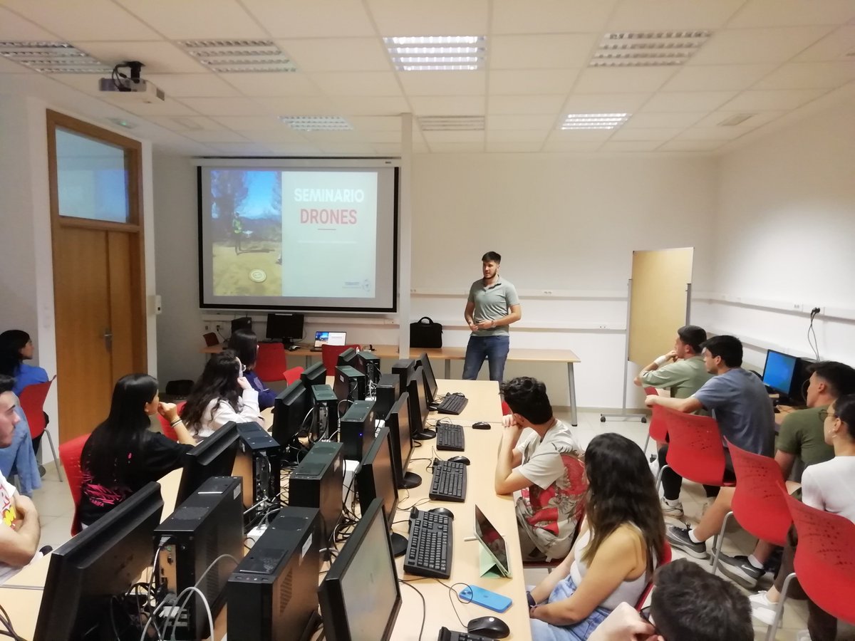 geo_jrc's tweet photo. Introducing drones, machine learning and remote sensing. Learning from @Terraset_esp with Guillermo and Lorena @IGSADABYRONUMA @PepeDamianRS in GIS course of environmental sciences @CanalUGR @gradogeo_ugr #EGEMAP Next Friday to @Casabermeja_Ayt to flight @DJIGlobal @pix4d https://t.co/BUFN0NV1Q5