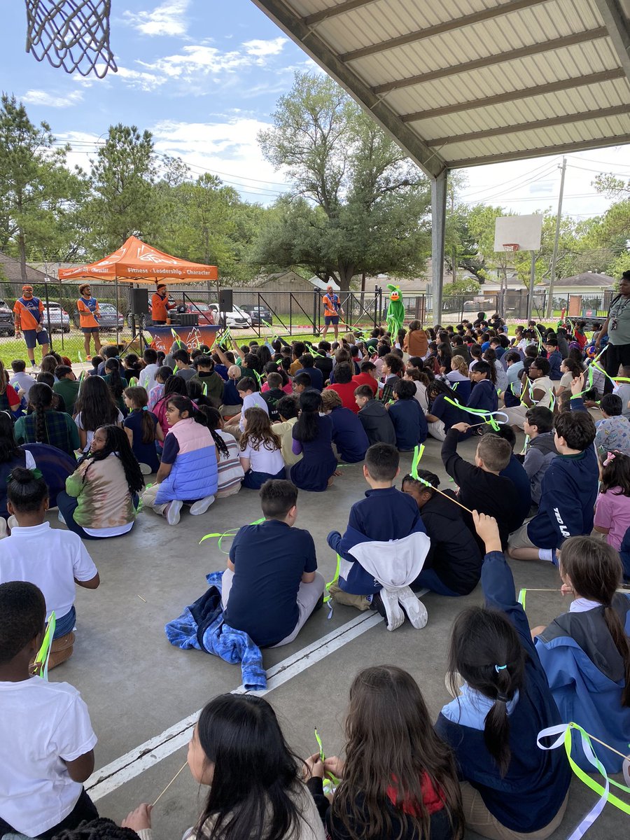 BriargroveES's tweet photo. Briargrove is Pumped Up for STAAR! https://t.co/lRMLnNnMWx