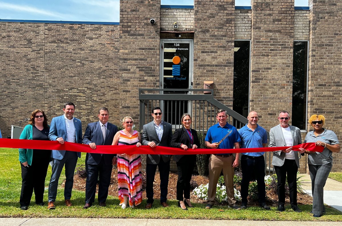 JEDCO_News's tweet photo. Today we celebrated the grand opening of @inlandseafood new facility located in Elmwood! Inland is the largest seafood distributor in the Southeast with over 45 years of providing quality seafood. The 100% employee owned company will be bringing 55 jobs to #JeffParish. https://t.co/GVO4MJkU06