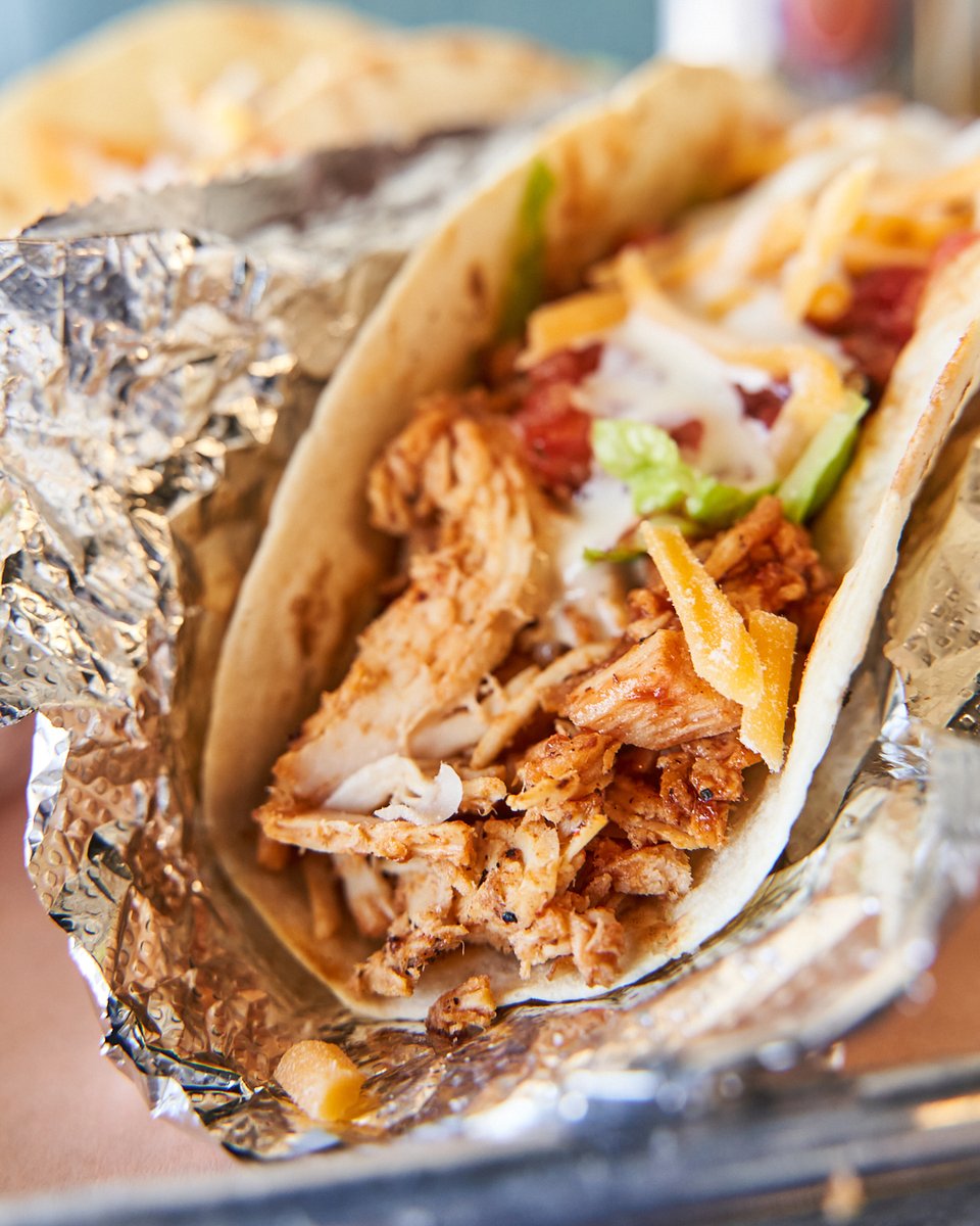 RighteousQue's tweet photo. This is our chicken taco. Yes, it has queso on it. 🤯 https://t.co/CR6xhelSID
