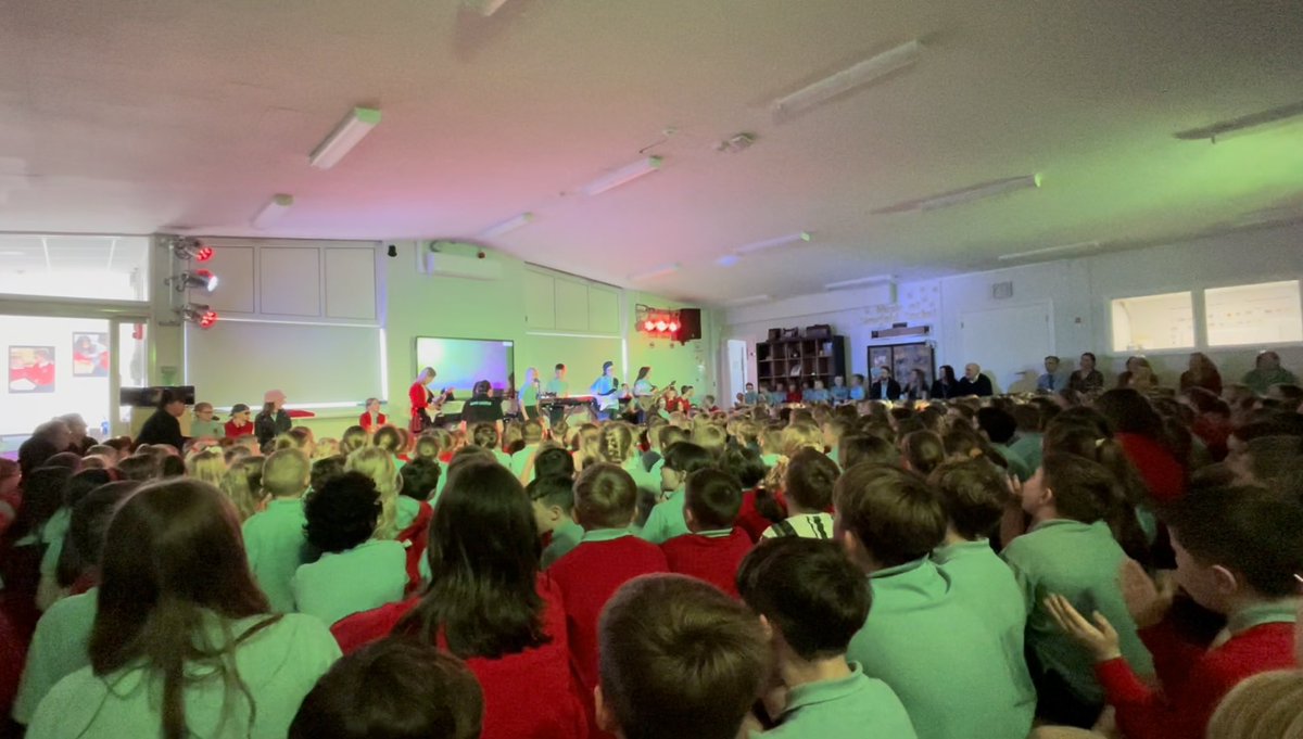 NewfoldArts's tweet photo. Wow, what another amazing performance from our @RSMusicSchool  bands. What stars to perform in front of such a large audience of classmates and parents. You rocked it! #rocknroll #intheband @orrellnewfold @Wigan_music https://t.co/zvRSSVEcdq