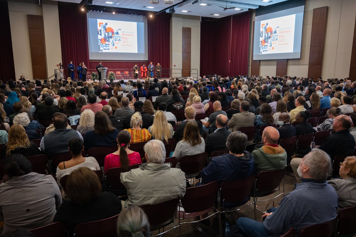 SIUE’s College of Arts and Sciences Outstanding Students Draw Praise During Honors Day

SIUE College of Arts and Sciences (CAS) presented nearly 360 different scholarships and awards to more than 300 students during the College’s annual Honors Day.
bit.ly/3LaitYo
