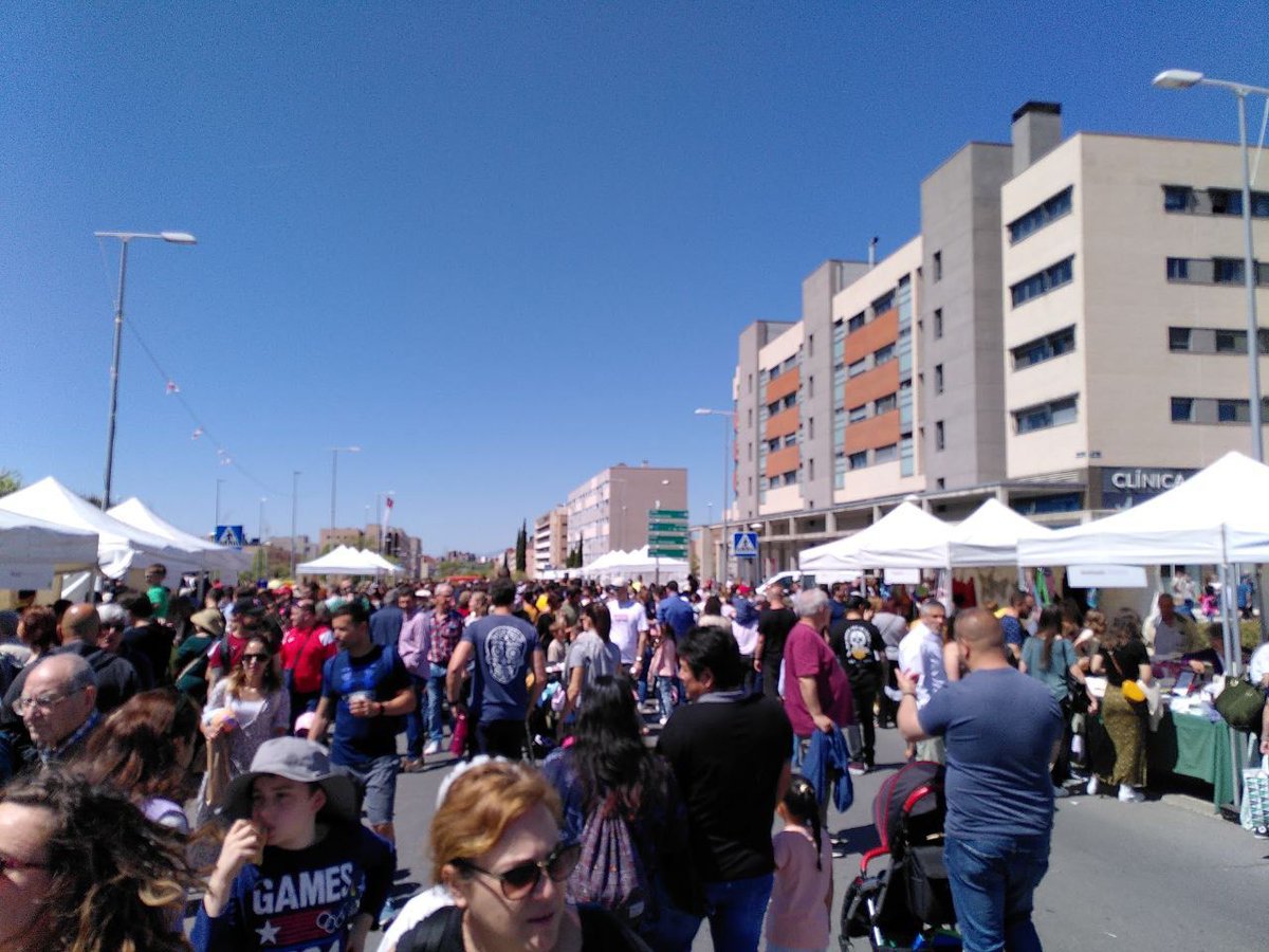 AlcorEss's tweet photo. Primer #EcoMercado en Alcorcón. Productores y productoras de toda la Comunidad de Madrid estuvieron felices con nosotras, apostando porque esta iniciativa sea solo el comienzo. Cooperando, haremos posible la Utopía de un mundo más social y sostenible.
https://t.co/xpRISicHMS https://t.co/dG4xImEmeG
