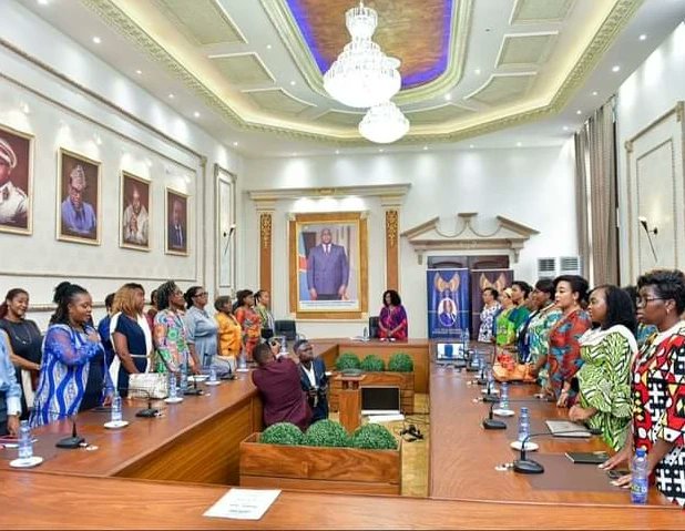 lchouna's tweet photo. #G100 Country Chair RDC, #EquityEquality, j'ai participé à la 2eme réunion rassemblant les
femmes puissantes du pays, sous le leadership de @SpecialeYelu. Durant cette réunion de Haut niveau, mon intervention a porté sur différentes questions dont le "Traité Mondial". https://t.co/rFlTOBxCmF