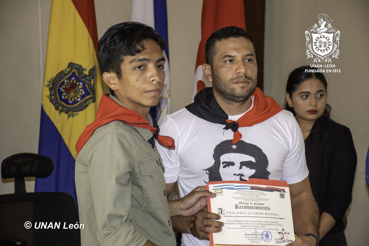 unanleon's tweet photo. Acto de entrega de reconocimientos a estudiantes protagonistas del plan Amores de Verano, en conmemoración al 5to aniversario del Tránsito a la Inmortalidad de nuestro Héroe de la Paz, Cristhiam Emilio Cadenas.
#LaPazNuestraVictoria
#SoyCristhiam https://t.co/FnbqSw8TZB