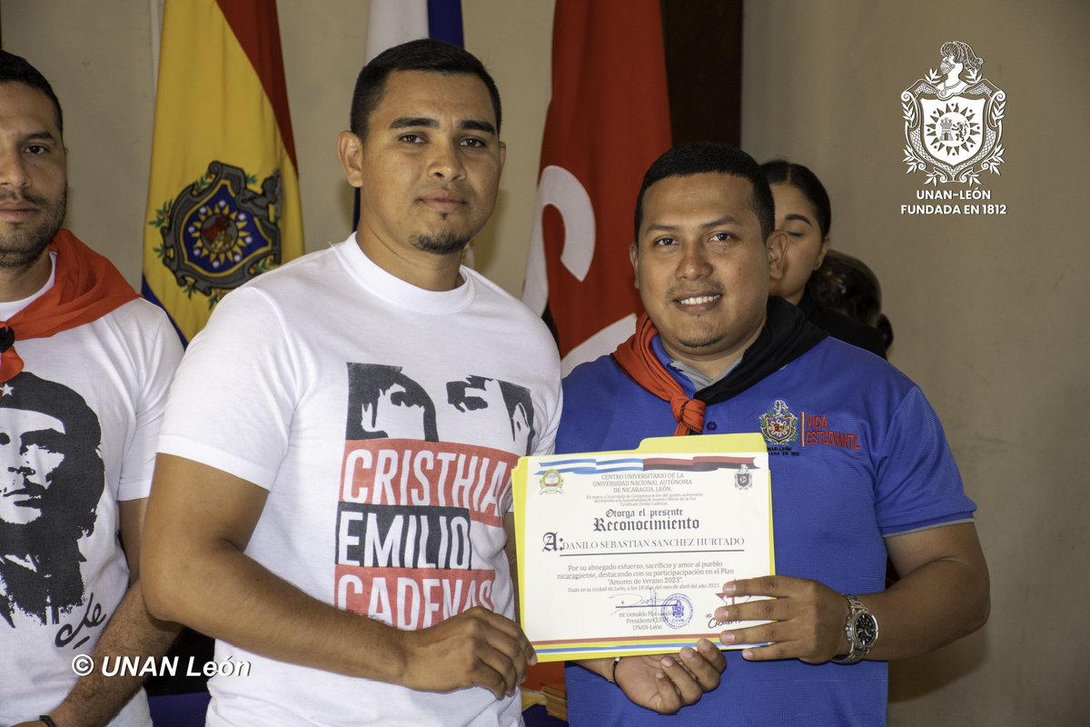 unanleon's tweet photo. Acto de entrega de reconocimientos a estudiantes protagonistas del plan Amores de Verano, en conmemoración al 5to aniversario del Tránsito a la Inmortalidad de nuestro Héroe de la Paz, Cristhiam Emilio Cadenas.
#LaPazNuestraVictoria
#SoyCristhiam https://t.co/FnbqSw8TZB