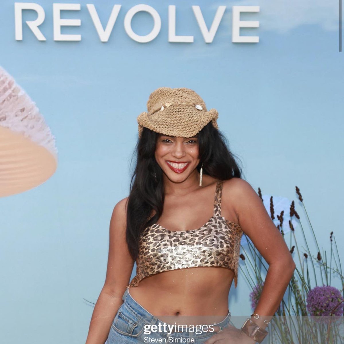 sashbashi's tweet photo. Revolve is always a vibe 🎡💖🌵 

📸 @gettyimages 
👚 @boohoo 

#revolve #gettyimages #coachella2023 #coachella #cowboyhat #croptop #stylejunkie #fashiondiares #brandmodel https://t.co/6B0skgXUbn