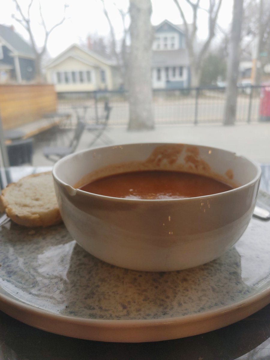 Big_G_09's tweet photo. A cold rainy day here in #Saskatoon 🇨🇦 Feels like Vancouver in winter 🥶 🌧️ #ColdNovemberRain At least we're missing the #blizzard so far 🤔 It's gonna be real bad on the #Prairies #skstorm ❄️ eh @PQuinlanGlobal The soup was good however 🍅 🍲 #comfortfood https://t.co/c39s09wAPu