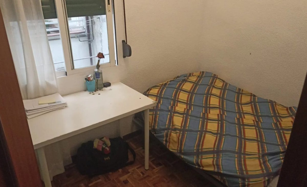 carodgon's tweet photo. hallooooo se queda una habitación libre en mi piso (de madrid) para el mes que viene! es un pisito para dos, súper cuco, súper luminoso y en una zona súper tranquila y bien comunicada con el centro!!!! al lado del carmen y de ventas una maravilla 🫶🏼🫶🏼🫶🏼🫶🏼🫶🏼 https://t.co/q79prFQKl4