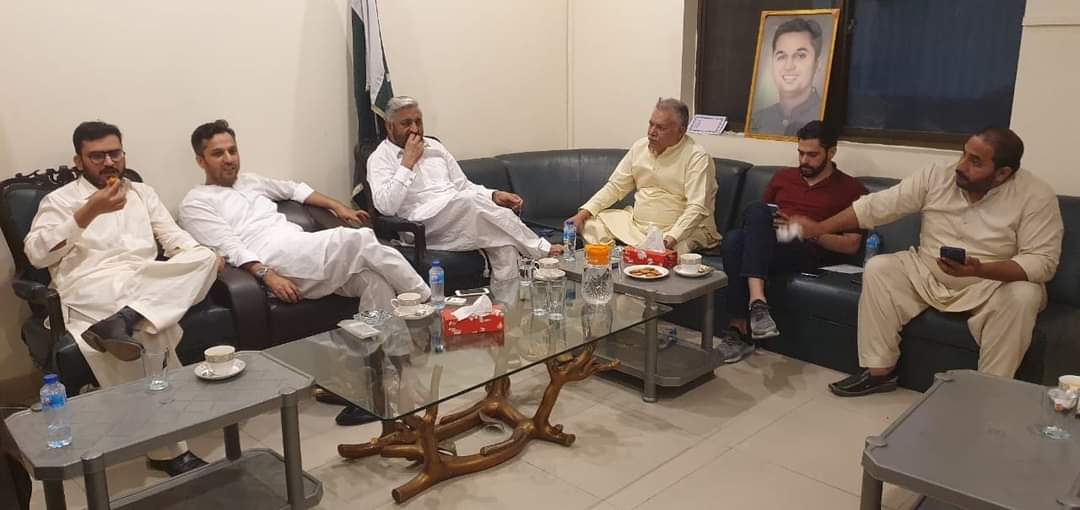 Aliofficial____'s tweet photo. این اے 78
مختلف وفود سے  ملاقات، علاقائی سیاست پے تبادلہ خیال https://t.co/oAS37qJi5O