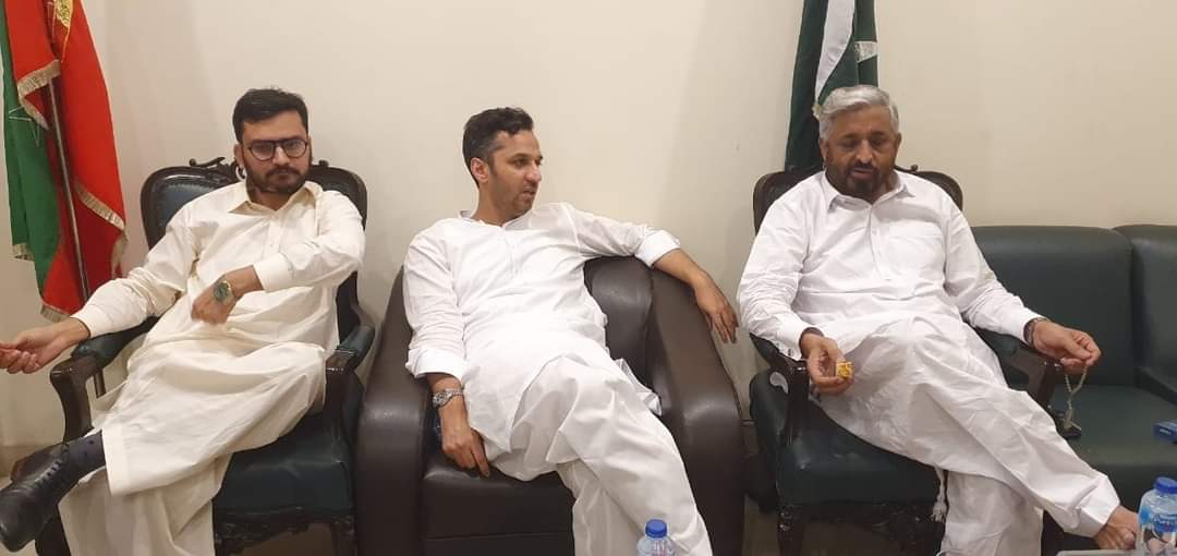 Aliofficial____'s tweet photo. این اے 78
مختلف وفود سے  ملاقات، علاقائی سیاست پے تبادلہ خیال https://t.co/oAS37qJi5O