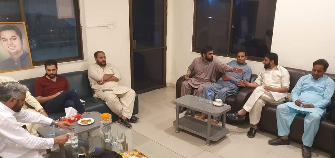 Aliofficial____'s tweet photo. این اے 78
مختلف وفود سے  ملاقات، علاقائی سیاست پے تبادلہ خیال https://t.co/oAS37qJi5O