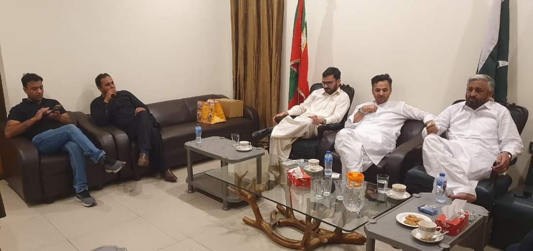 Aliofficial____'s tweet photo. این اے 78
مختلف وفود سے  ملاقات، علاقائی سیاست پے تبادلہ خیال https://t.co/oAS37qJi5O