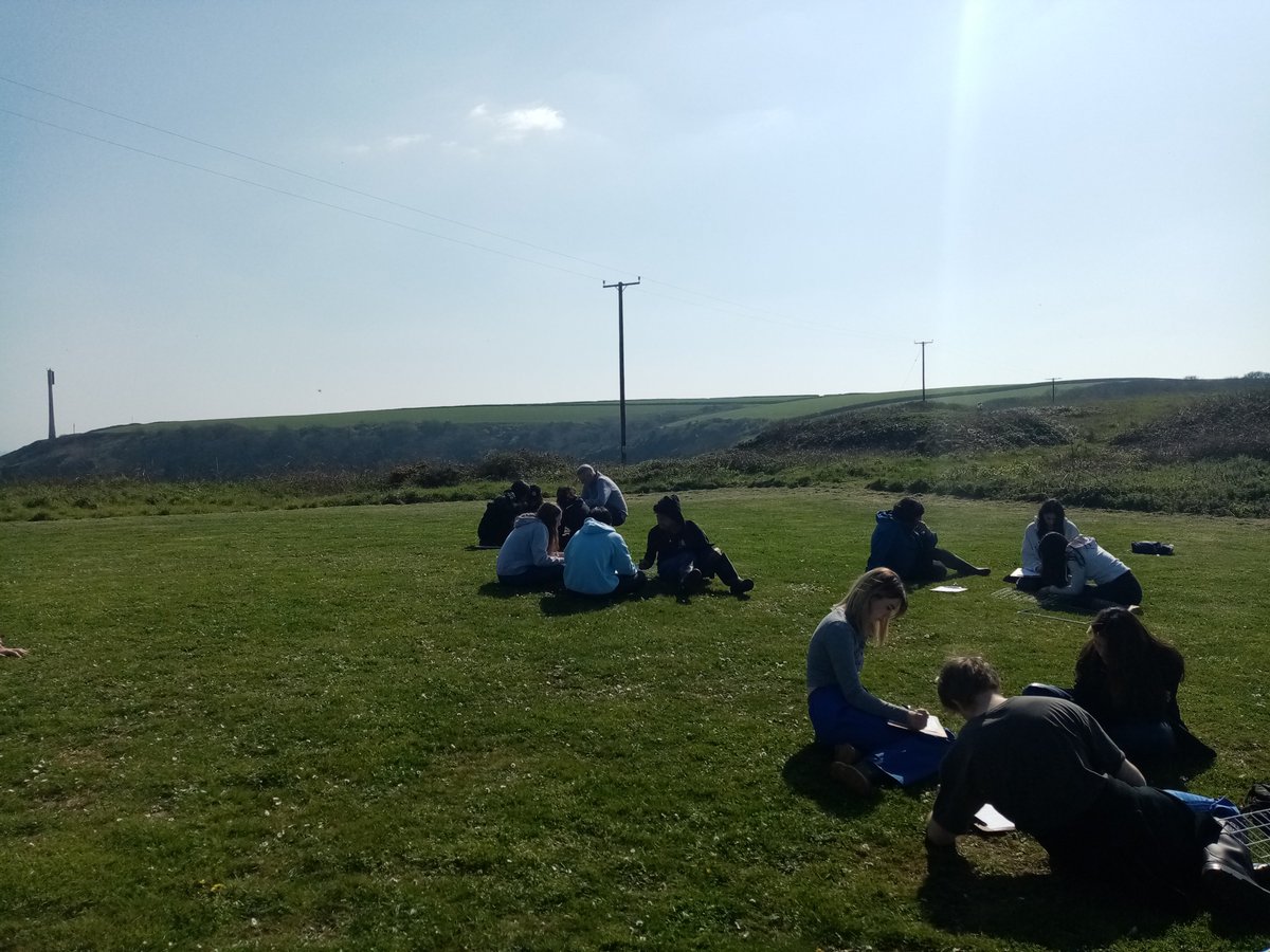 dalefortcentre's tweet photo. A lovely afternoon looking at biodiversity on Castle Beach and sampling techniques on our fields here at Dale Fort with IB biology students from Westbourne. What a great start to the course! 😎#pembrokeshire #samplingtechniques #IBBiology #ecology #biodiversity https://t.co/qLM5QIxfKQ
