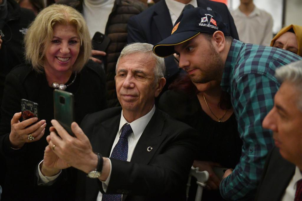 İYİ Parti Genel Başkanımız <a href="/meral_aksener/">Meral Akşener</a> ile birlikte Türk Emekli Astsubaylar Derneği ev sahipliğinde düzenlenen iftar programında vatandaşlarımız, şehit yakınları ve gazilerimiz ile bir araya geldik.

TEMAD Genel Başkanı Hamza Dürgen'e hediyesinden dolayı teşekkür ediyorum.