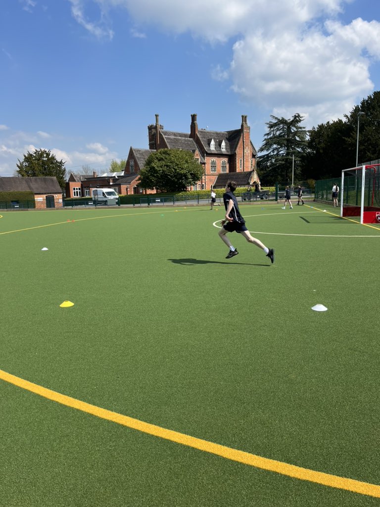 SGSPEDept's tweet photo. The #SGSyear10 GCSE PE group completing some of their fitness tests as part of their coursework today. As always, very impressed with their effort and encouragement for each other. Well done, everyone! #SGSPE #SGSexcellence #SGSdifference https://t.co/0Nc5uJdbyt