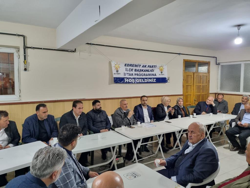 SezerBayrmoglu's tweet photo. Yaklaşan bayram öncesi Şabaniye Mahallesi sakinlerimizle bir araya gelerek iftar yaptık. Ak Parti Van milletvekili adaylarımız Burhan Kayatürk ve Selma Biçek’in de katılımıyla gerçekleşen bu güzel buluşmada hep birlikte huzur ve kardeşlik içinde Ramazan'ın bereketini yaşadık. @Burhan_Kayaturk @BicekSelma @AkEdremit65 @AKKADINLAREDRE1 @Edremit_van65 
#Ramazan #ŞabaniyeMahallesi #AkPartiVan