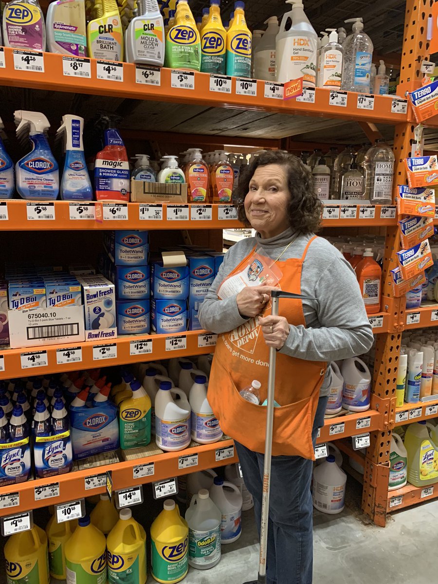 The Queen of cleaning Ms. Paula being recognized for her amazing customer service and she is fantastic at it! @AscottTHD <a href="/TerenceGreenHD/">Terence Green</a> <a href="/TTChapman13/">Teresa Chapman</a>