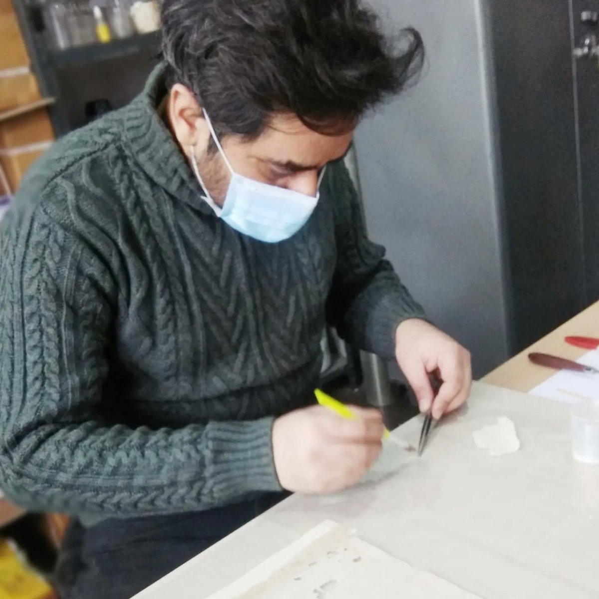 This #TreatmentTuesday we're sharing Imran's conservation of a manuscript at the INTACH Kashmir Chapter 🧵