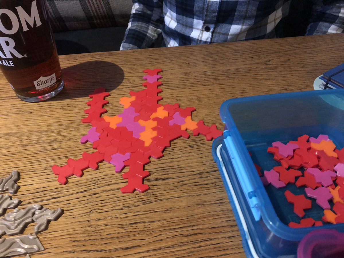 We’re finding it surprisingly hard not to get stuck in the aperiodic monotiling pattern. Here’s one with some lines for flair